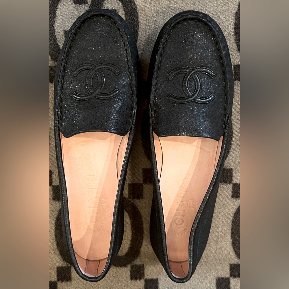CHANEL Leather CC Loafers | Size: 8  IT 38